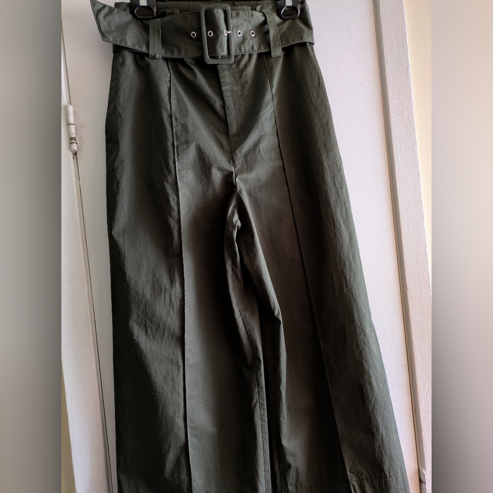 Zara Women's Olive Green Wide Leg Cropped Pants. US S.